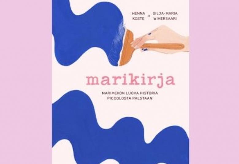 Kuvassa on Marikirjan kansi, jossa sivellin vetää sinisen aallon muotoista kuosia.  Keskellä lukee Marikirja.  Molemmilla sivuilla on vaalean violetit laidat.