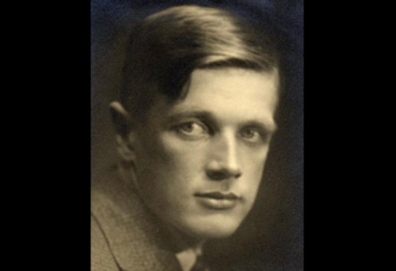 Kuvassa on Uuno Klami nuorena.  Kuva on ruskehtava ja musta-valkoinen.