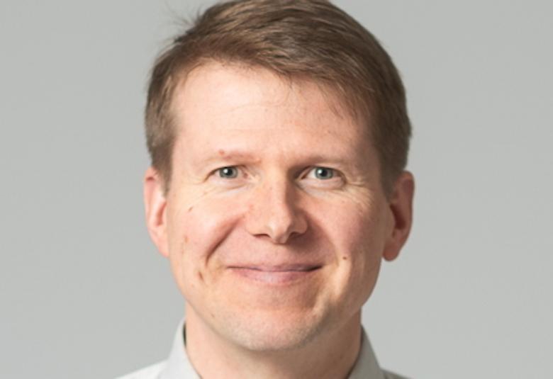 Kuvassa on Timo Tossavaisen kasvot.