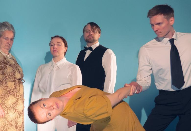 Maria Jotunin Kultainen vasikka esitettiin streamattuna Kouvolassa usean teatterin yhteistyönä 2021.