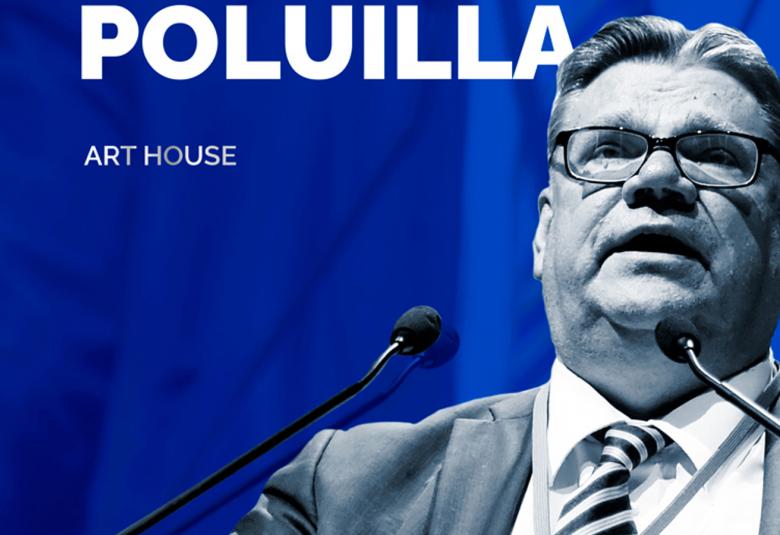 Kuvassa on sinisellä pohjalla kirjan kansi ja siinä kirjan nimi valkoisella sekä Timo Soinin puolivartalokuva alaviistosta kuvattuna. Kuvassa on osa kirjan kannesta.