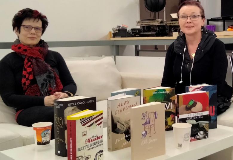 Kuva Kinin Kirjakinkereistä, kuvassa Tuula ja Kini.