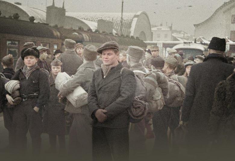 Evakkoja on kuvattu Viipurin asemalla 22.11.1939. 