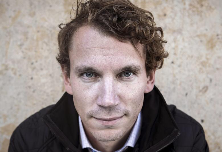 Kirjailija Juha Itkonen valitsee vuoden 2021 parhaan kotimaisen näytelmän Lea-voittajan.