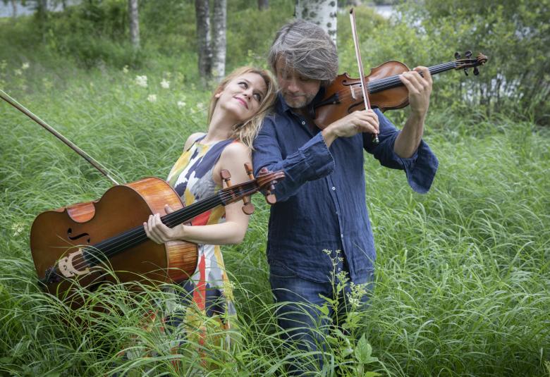 Sellisti Maja Bodganovits ja viulisti Daniel Rowland esiintyvät Kuhmon vuoden 2021 Kamarimusiikki festivaalilla.