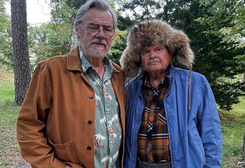 Tarmo-veli (Aake Kalliala) ja Mielensäpahoittaja (Heikki Kinnunen) näyttelevät pääosia Mika Kaurismäen Mielensäpahoittaja Eskorttia etsimässä -elokuvassa, jota kuvataan Suomessa ja Saksassa.