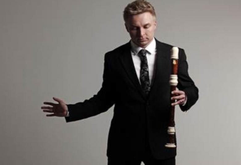 Mikkelin kaupunginorkesterin ja Saimaa Sinfoniettan syksyn 2021 ensimmäisen konsertin ohjelma sisältää Kalevi Ahon konserton nokkahuilulle, jonka solistina on Eero Saunamäki.