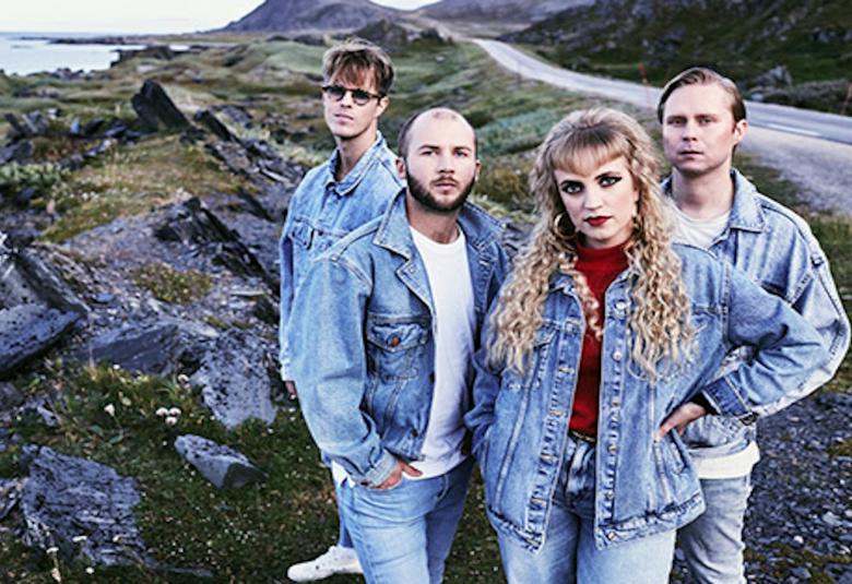 Haloo Helsinki julkaisi uuden singlen ”Tulikärpäset”, jonka on kolmas kappale 10.9. julkaistavalta yhtyeen seitsemänneltä albumilta ”Älä pelkää elämää”.