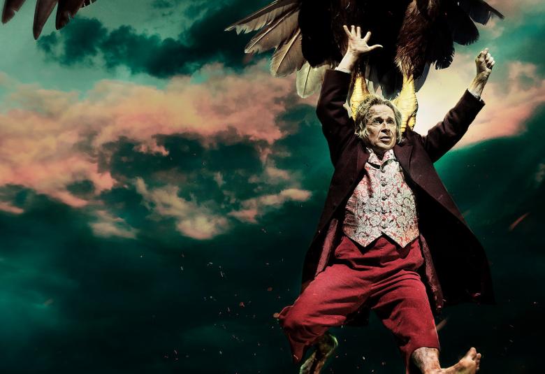 Teemu Aromaa on pääosassa eli Hobbittina Turun Kaupunginteatterin 13.11.2021 ensi-iltaan tulevassa näytelmässä.