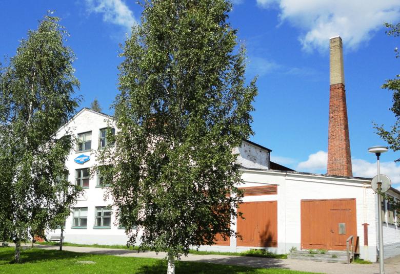 Nuutajärven lasitehdas on perustettu vuonna 1793 ja se toimi vuoteen 2014, jolloin sen tuotanto siirrettiin Fiskarsiin.