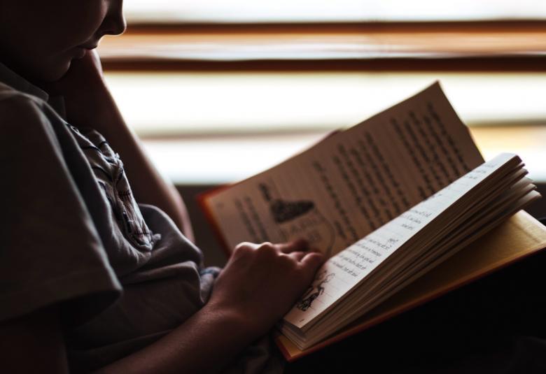 Kuvituskuva uutiseen Mitä Suomi lukee 1.6. -31.7.2021.