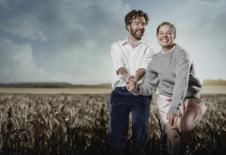 Tuukka Leppänen ja Oona Airola ovat vuoden 2021 musikaaliuutuuden Niin kuin taivaassa pääosan esittäjiä.