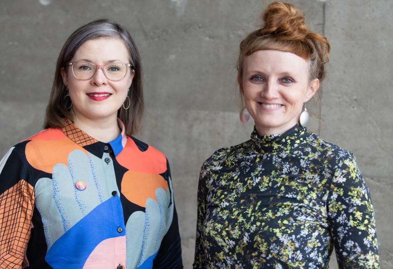 Taiteellinen johtaja Alma Lehmuskallio ja toimitusjohtaja Anu-Maarit Moilanen saivat Suomen Kulttuurirahaston Olavi Veistäjä -palkinnon 3.8.2021 Tampereen Teatterikesän avajaisissa. 