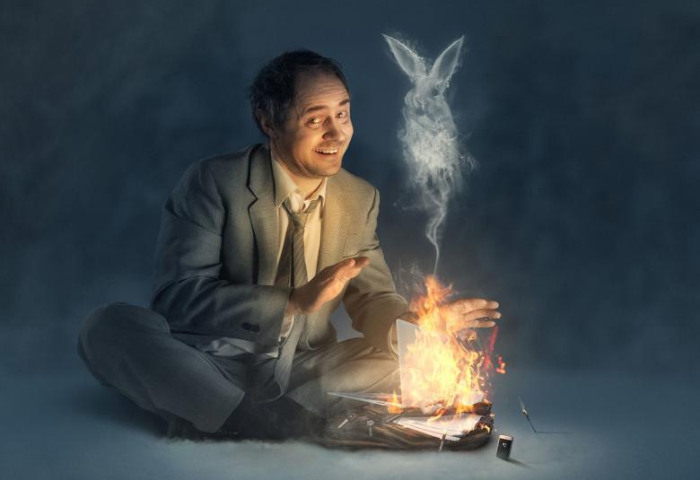 Vatanen eli Tommi Kekarainen oli Kouvolan teatterin Jäniksen vuosi näytelmässä hyvin roolilleen omistautunut.