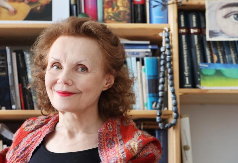 Kaija Saariaholle on myönnetty Venetsian biennaalin musiikkipalkintojen sarjan Kultainen leijona 2021, jonka hän vastaanottaa 17.9.2021 Venetsian musiikkifestivaaleilla.