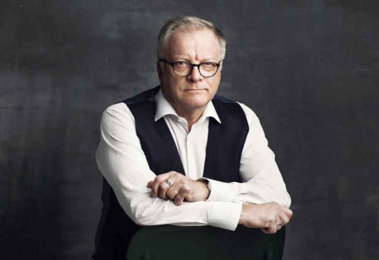 Matti Rönkä on kirjoittanut kirjan Surutalo isien ja poikien vammoista, jotka periytyvät.