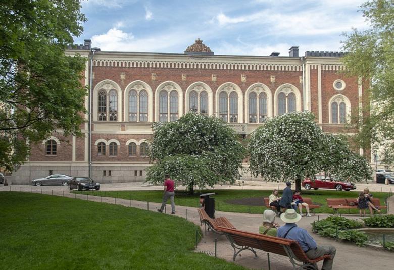 Ritarihuone – Helsinki -konserttisarja tulee Helsinkiin syksyllä 2021 ja tuo tullessaan kansainvälisesti merkittäviä solisteja, musiikkiyhtyeitä, epookkiviikonloppuja.