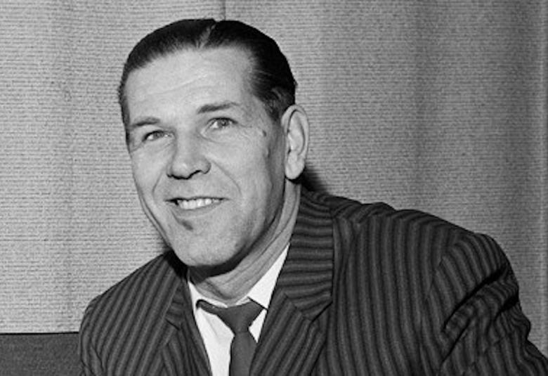 Reino Helismaa Helismaa kärsi koko uransa ajan rillumarei-miehen maineestaan.