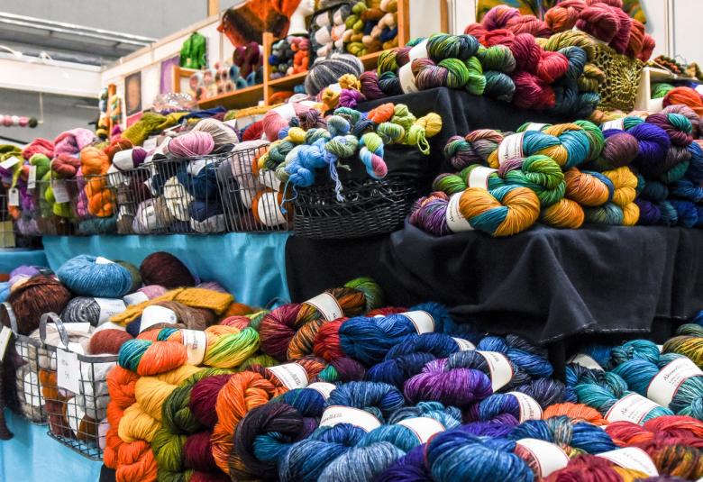 Koronan myötä käsityöbuumi suorastaan räjähti Suomessa ja islantilaisvillapaitoja neulottiin innolla.