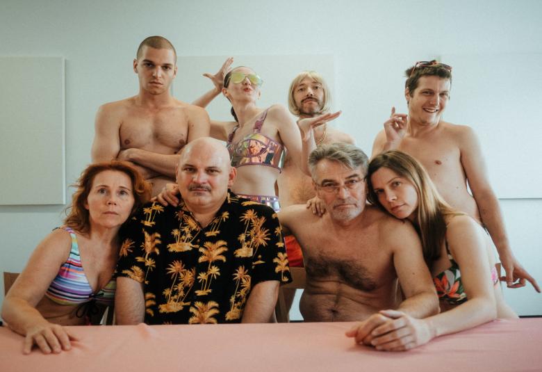 Kuvassa unkarilainen Dollardaddy-teatteriryhmä, joka esiintyy Tampereen Työväen Teatterissa 28.-29.10.2021 EAST-nimisessä näytelmässä.