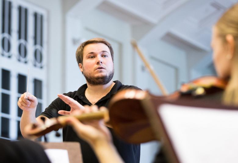  Nuorten sinfoniaorkesteri Vivo juhlii 35-vuotista historiaansa konsertoimalla Helsingin Musiikkitalossa Erkki Lasonpalon johdolla. 