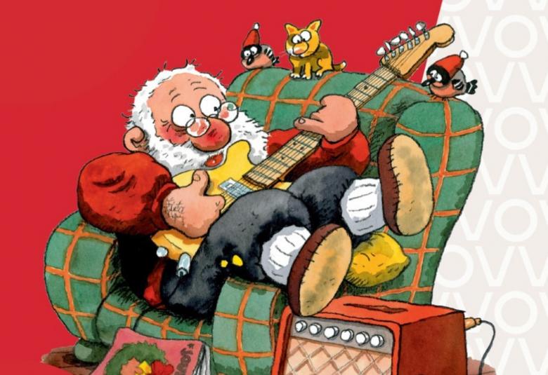 Joulupukki istuu vinosti vihreäruudullisessa nojatuolissa ja soittaa kitaraa.  Tausta on punainen.