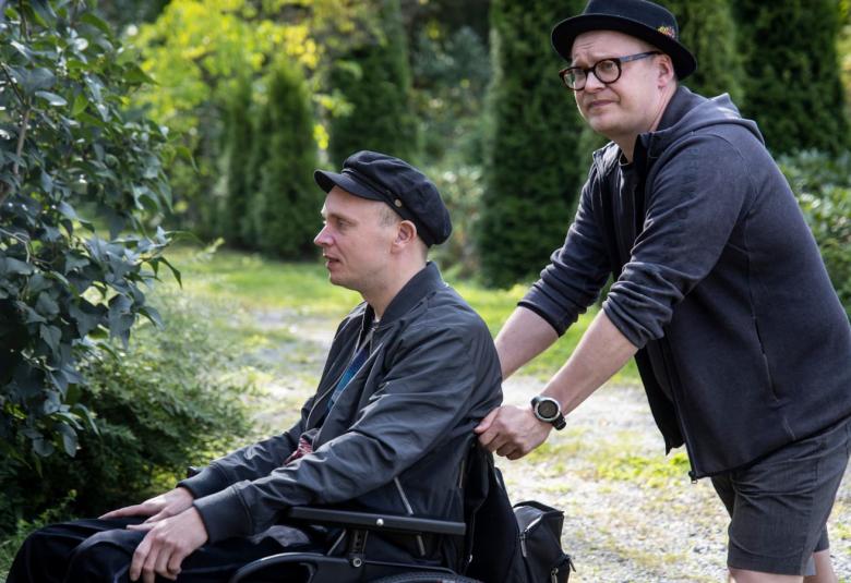 Petri Poikolainen on Teemu Nikin elokuvan Sokea mies joka ei halunnut nähdä Titanicia tähti. Elokuva palkittiin  Egyptin El Gounan elokuvajuhlien parhaana elokuvana ja Poikolainen sen pääosan esittäjänä.