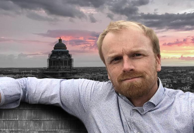 Petri Raivio on yhdessä Anna  Sarasteen kanssa kirjoittaneet kirjan Pitkät jäähyväiset – Reportaasi fossiili-Euroopan syrjäseuduilta, jonka julkaisija 2021 on Vastapaino.