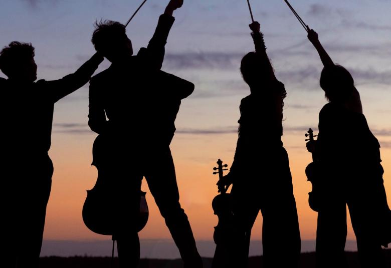 Kuvassa osa Kuhmon Kamarimusiikki 2022  -julisteesta.