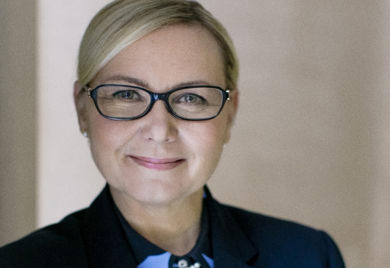 Johanna Lamminen on Savonlinnan Oopperajuhlien uusi hallituksen puheenjohtaja 10.11.2021 alkaen.