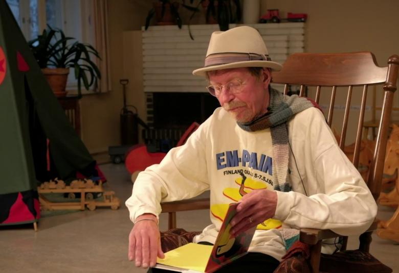 Lasten- ja nuortenkirjallisuuden ja lukemisen parissa toimiva Väinö Riikkilä -seura on jakanut vuoden 2021 Laivakello-tunnustuspalkinnon kirjailija, runoilija ja muusikko Jukka Itkoselle.