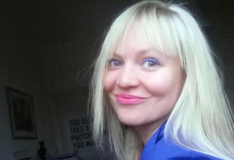 Kirjailija Taina Latvala on Suomen Näytelmäkirjailijat ja Käsikirjoittajat ry:n vuoden 2021 Lea-palkinnon saaja näytelmällään Kekkosen tytär.
