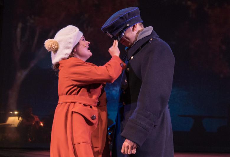 Rosalia on viipurilainen juutalaistyttö joka rakastuu ei-juutalaiseen poliisiin Lauri Mäiseen, mutta sehän ei käy, koska juutalaiset voivat seurustella vain juutalaisten kanssa.