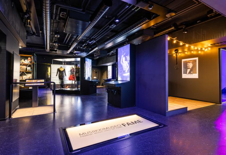 Musiikkimuseo Famen Kunniagalleriaan valitaan vuosittain aina kymmenen uutta jäsentä, joista osa voi olla jo edesmenneitä, osa nykytähtiä ja ovat esillä galleriassa valitsemisvuoden ajan.  