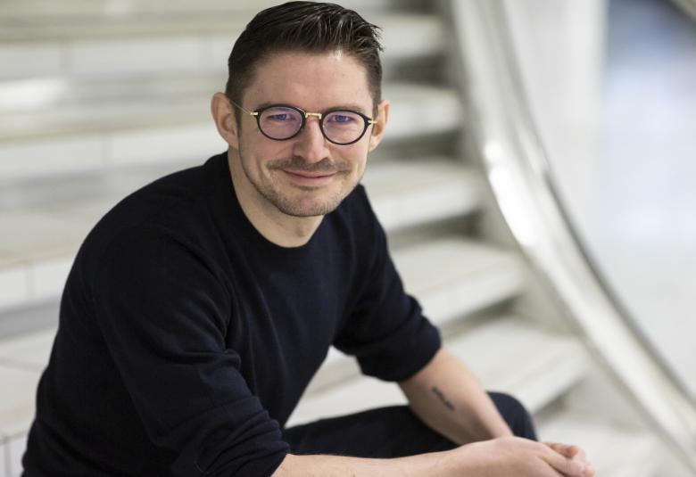 Viestintäkonsultti ja tietokirjailija Ville Blåfield on valittu Helsingin kirjamessujen uudeksi ohjelmajohtajaksi.