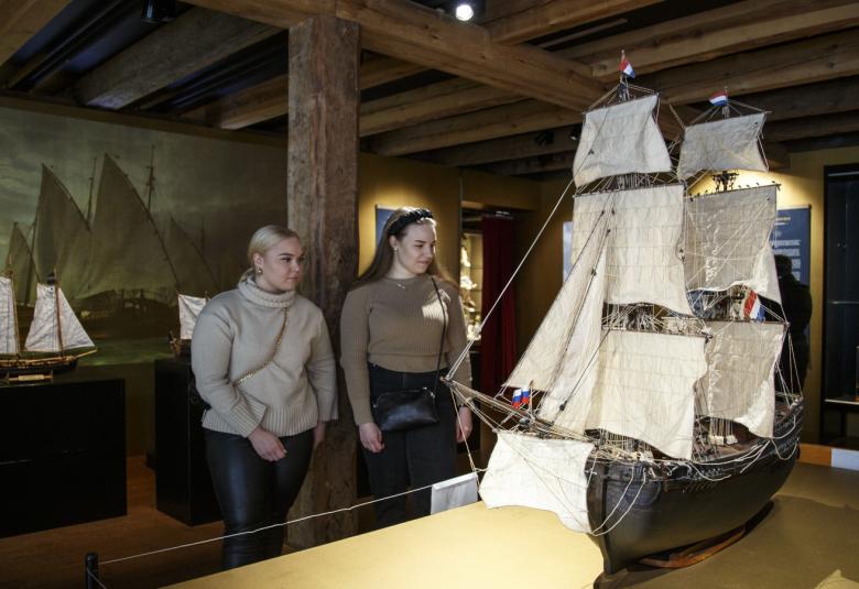 Savonlinnan  Riihisaaren museo on avattu uudistuneena 1.6.2021 ja näyttelyiden joukossa oli yleisöä kiinnostanut laivapienoismallinäyttely.