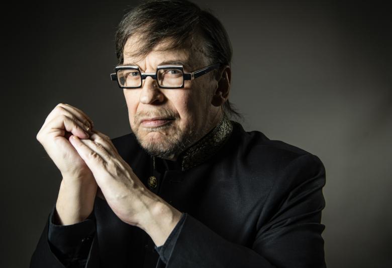 Marraskuussa 2021 menehtyneen Jyrki Kasvin muistelmateos Jyrki Kasvin kolme elämää julkaistaan 9.2.2022. 