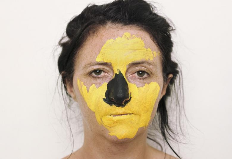 Irlantilaisen valokuvataiteilijan näyttely Trish Morrissey: Autofiktiot avautuu 5.2.2022 Serlachius-museo Gustafissa.