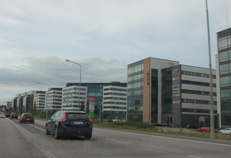 Aviapolis sijaitsee Vantaan suuralueella Veromiehessä, jonne ollaan laatimassa taiteen yleissuunnitelmaa ja työhön on valittu neljä erilaista taiteilijaa. 