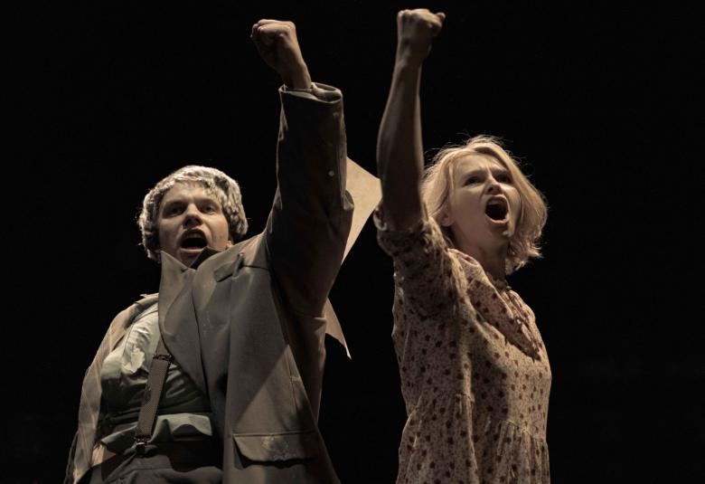 Espoon Kaupunginteatterin Viro-viikot aloitetaan 2.-3.3.2022  Herman Melvillen tekstistä muokatulla näytemällä Pigem ei (Mieluummin en), joka kertoo kirjaamosta, tietotyöläisten maailmasta ja uudesta työntekijästä. 