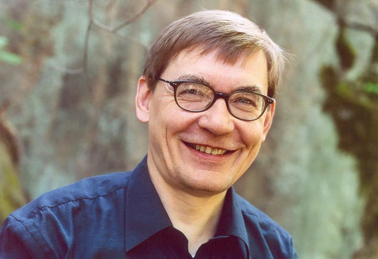 Kuvassa on Kalevi Ahon kasvokuva.