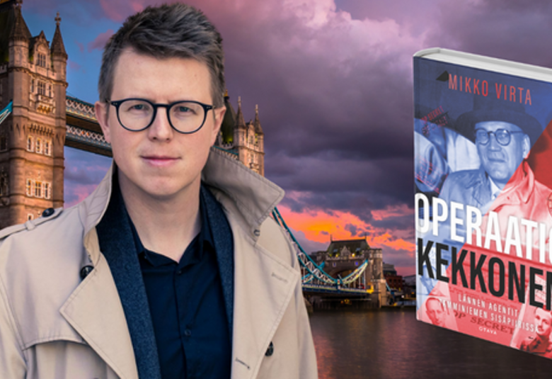 Kuvassa on Mikko Virta puolivartalokuvassa ja taustalla on London Bridge ja Tower.  Oikealla on kuva kirjasta, jonka kannessa on Urho Kekkosen kasvot.  Kirjan kannen sävy on siniharmaa.