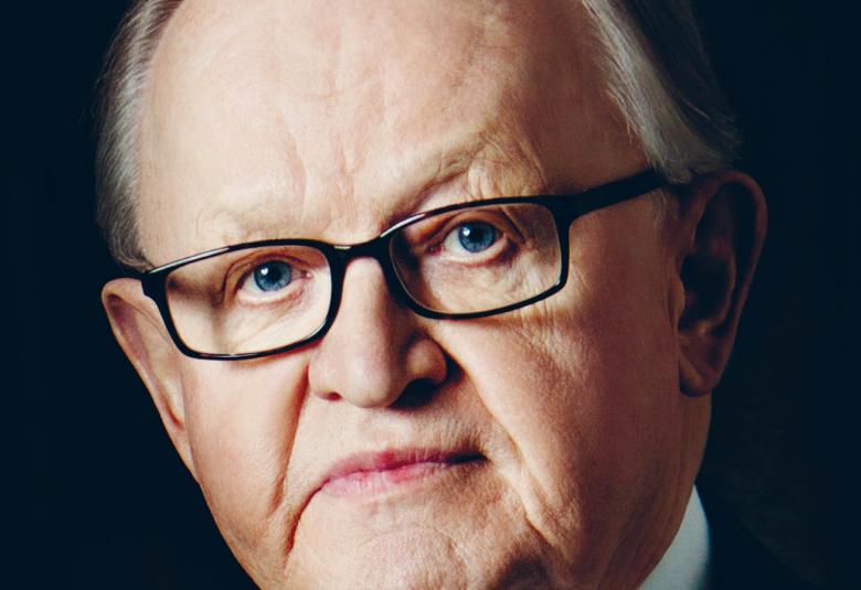 Kuvassa on Martti Ahtisaaren kasvot. Kuva on osa kirjan kannesta.