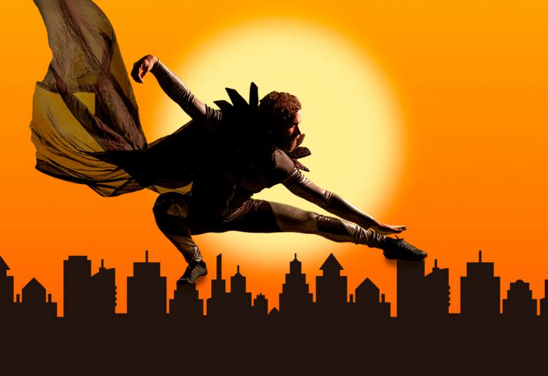 Kuvassa on tumma lentävä superhahmo viittoineen.  Kuvan alareunassa on kaupunkisilhuettia.  Kuvan tausta on oranssin keltainen.