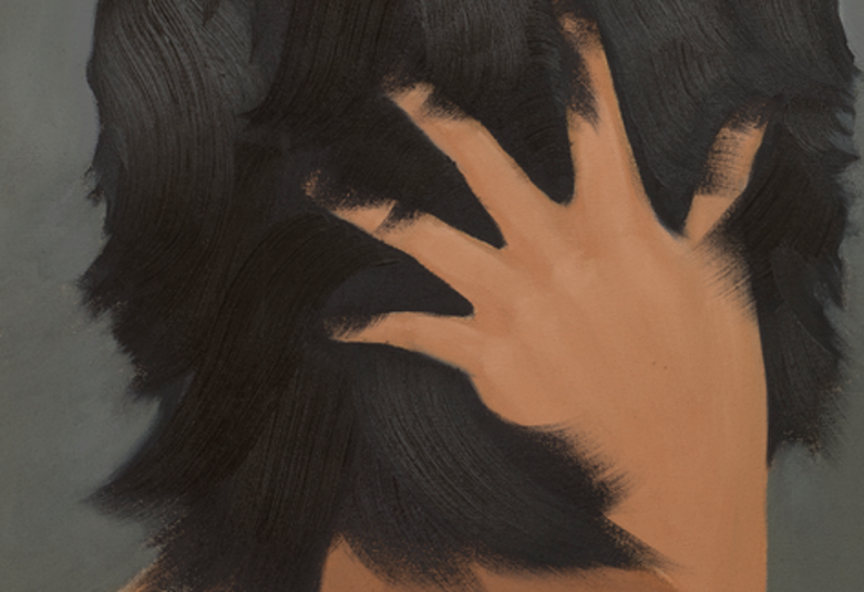 Kuvassa on tummahiuksinen pää ja kuvassa näkyvät vain hiukset. Hiuksia pitää käsi. Tausta on harmaa.