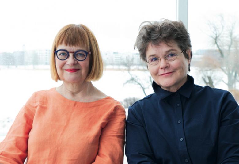 Sirpa puhakka (vasemmalla) on tietokirjailija, joka on seurannut sosiaali- ja terveyspalvelujen kehitystä toimittajana ja päättäjänä. SarI T. TIIro on toimittaja, opettaja ja ex-omaishoitaja, joka hoiti puolisoaan kymmenen vuotta.