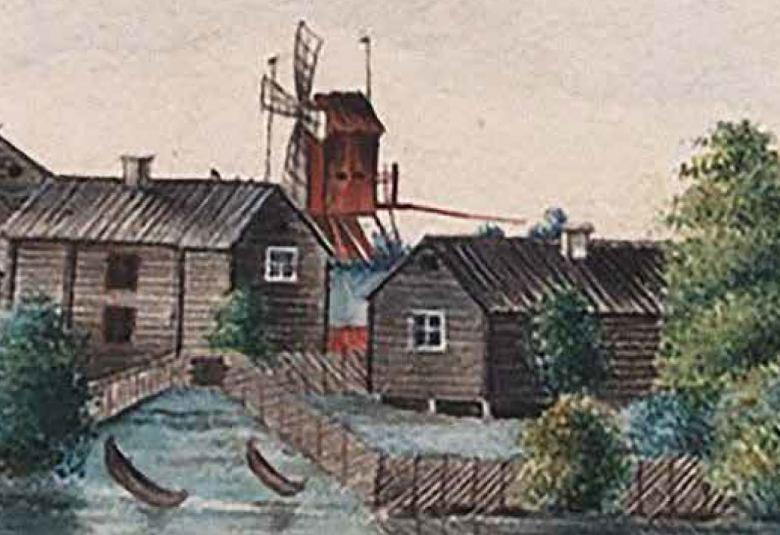 Kuvassa on hirsisiä, harmaita taloja ja punainen tuulimylly mäellä piirroskuvassa. Taustalla on ruskehtavaa taivasta.