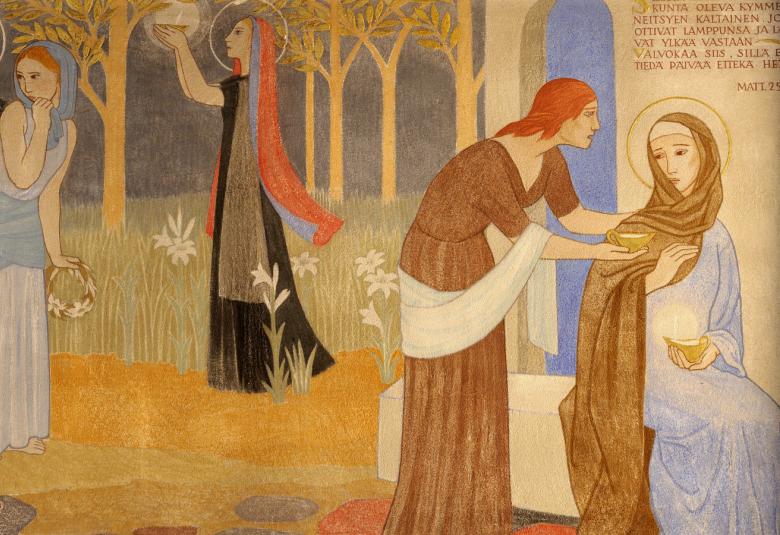 Kuvassa on yksityiskohta Tove Janssonin alttaritaulusta ja siinä on kaksi neitsyttä reunassa yksi keskellä mustassa puvussa oikeassa reunassa kaksi neitsyttä ruskeissa asuissa. Taustalla on vaalearunkoisia puita. Maa on okran värinen.