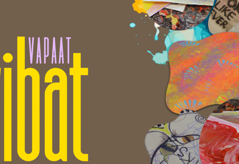 Kuvassa on vasemmalla teksti Vapaat pienemmällä ja vaalealla vieoletilla ja Vibat isommalla ja keltaisella. Oikealla on värikästä kuvataidemateriaalia ylhäältä alas. Tausta on harmaan ruskeaa.