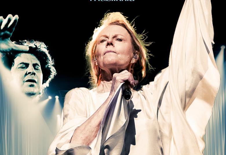 Kuvassa on Arja Saijonmaa valkoisessa leveässä punussa kädet ylöspäin. Vasemmalla on kasvokuva Mikis Theidorakiksesta. Kuva on osa konsertin julisteesta. 